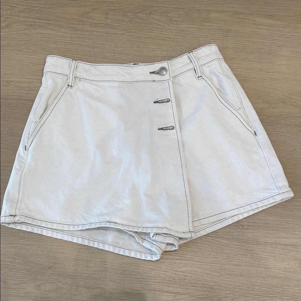Elegant White Women's Skorts